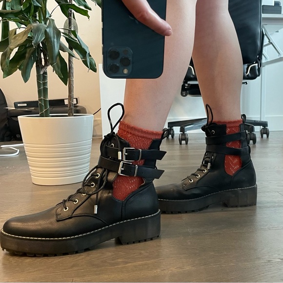 Stylish Even&Odd Black Leather Combat Boots with straps - Picture 2 of 7